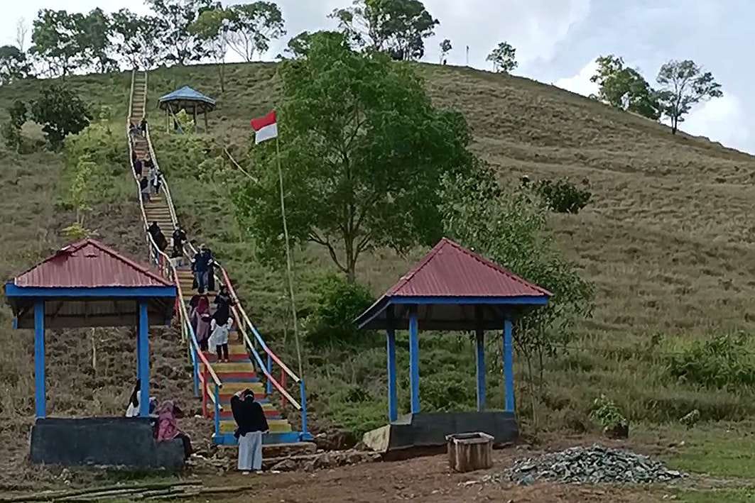 Pesona Bukit Timah, Destinasi Pendakian Favorit di Kabupaten Tanah Laut