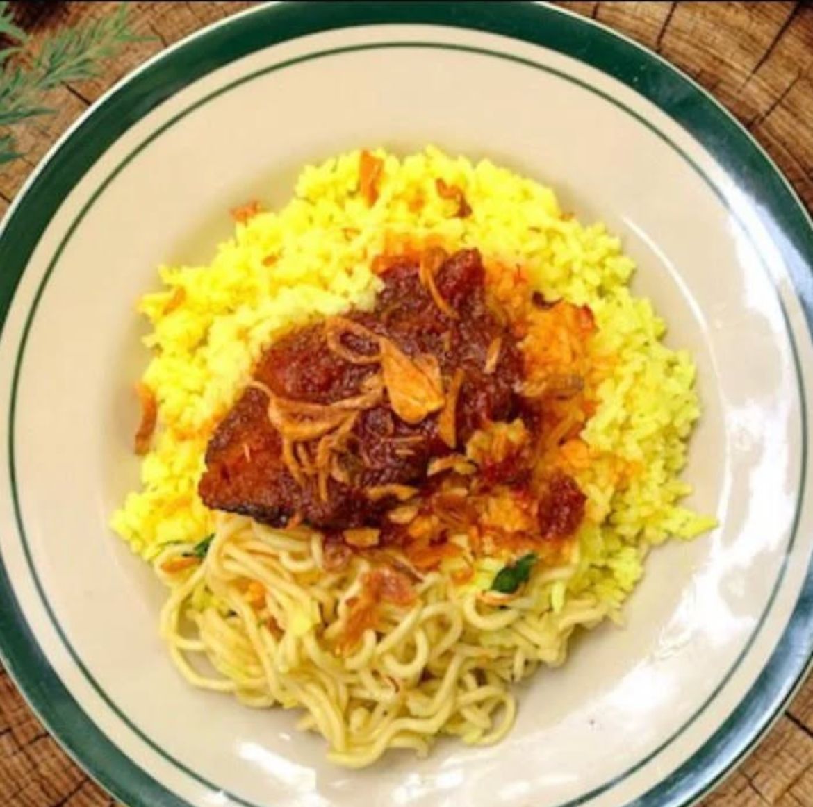 Warung Nasi Kuning Shofiaaliqa Sajikan Cita Rasa Khas Banjar yang Bikin Ketagihan, Buka Setiap Hari!