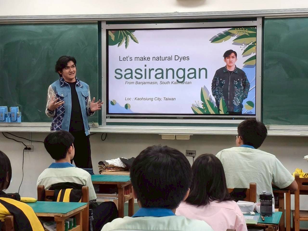 Kalsel Bangga! Pengrajin Sasirangan Milenial Sandi Agustinus Jadi Utusan Pertama ke KDEI Taipei Taiwan