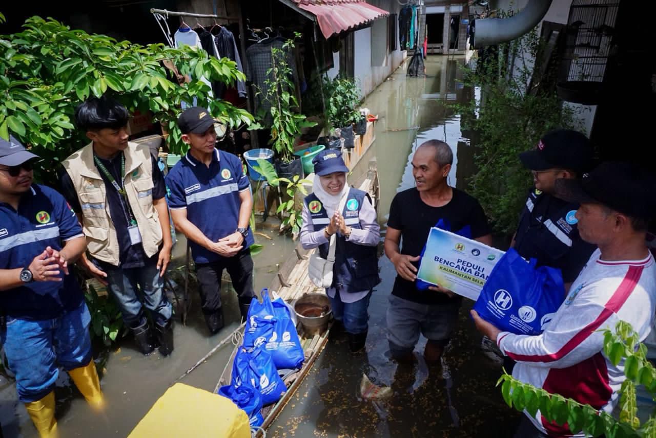 Hasnur Group, Yayasan Hasnur Centre dan UPZ Bakti Bersama Salurkan Bantuan untuk Korban Banjir di Desa Sungai Batang Kabupaten Banjar